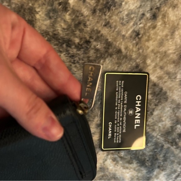 Auth CHANEL Caviar Leather Zippy Wallet - Picture 5 of 10